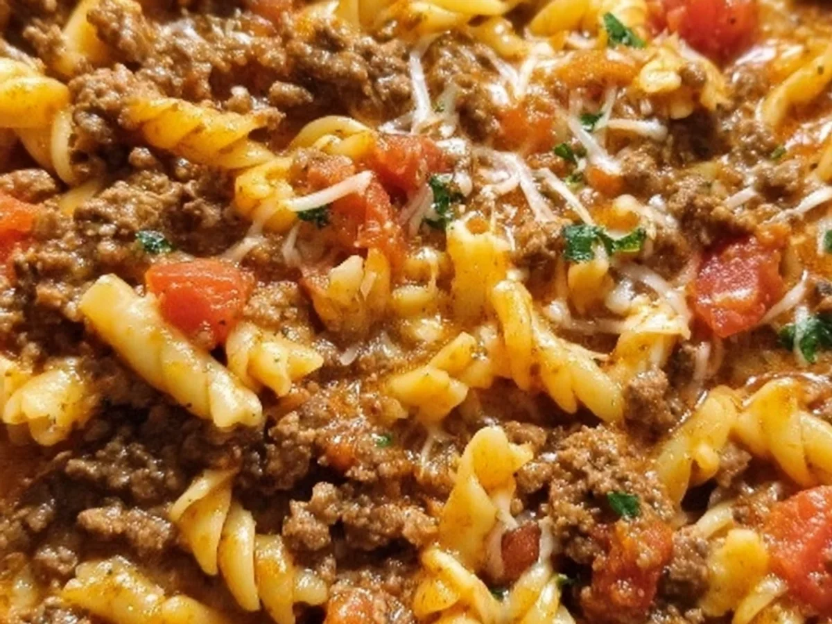 Easy Crockpot Taco Pasta for Weeknight Dinners - Image 2
