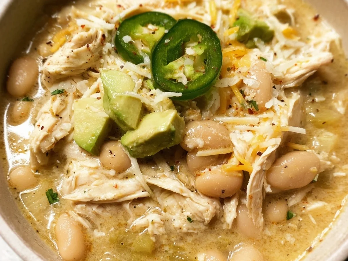 Easy Slow Cooker White Chicken Chili - Image 2